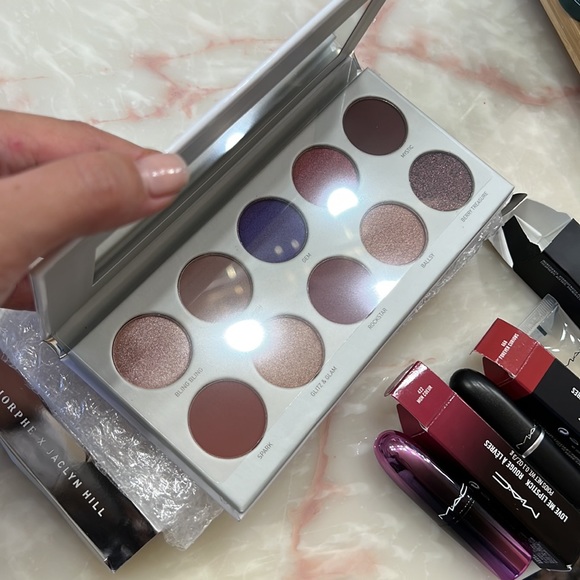🎈DEAL 3 ITEMS- MAC BEAUTY BUNDLE AND EYESHADOW PALETTE NEW❗️ - Picture 4 of 12